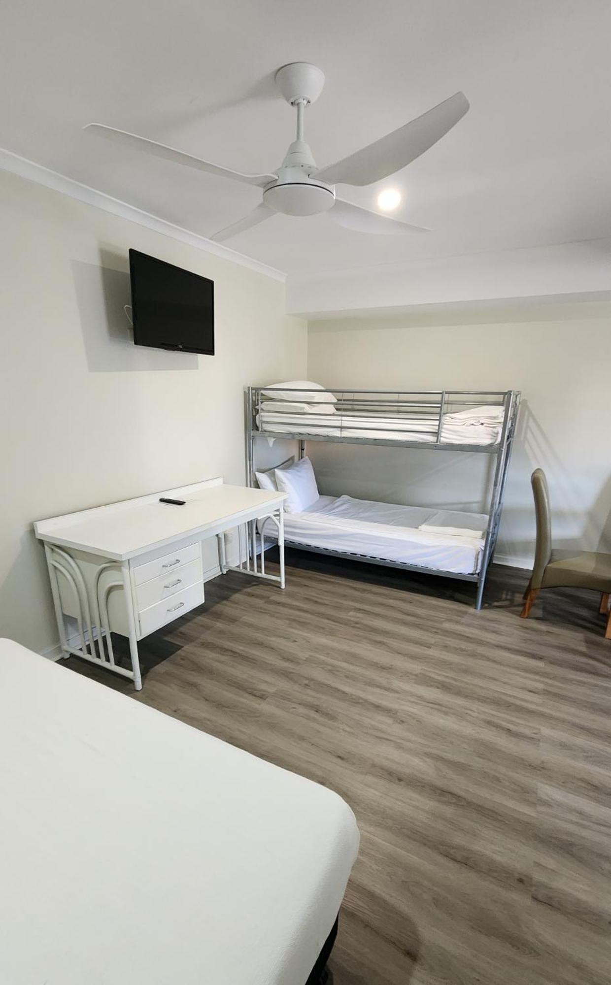 T's & Hotel 3*